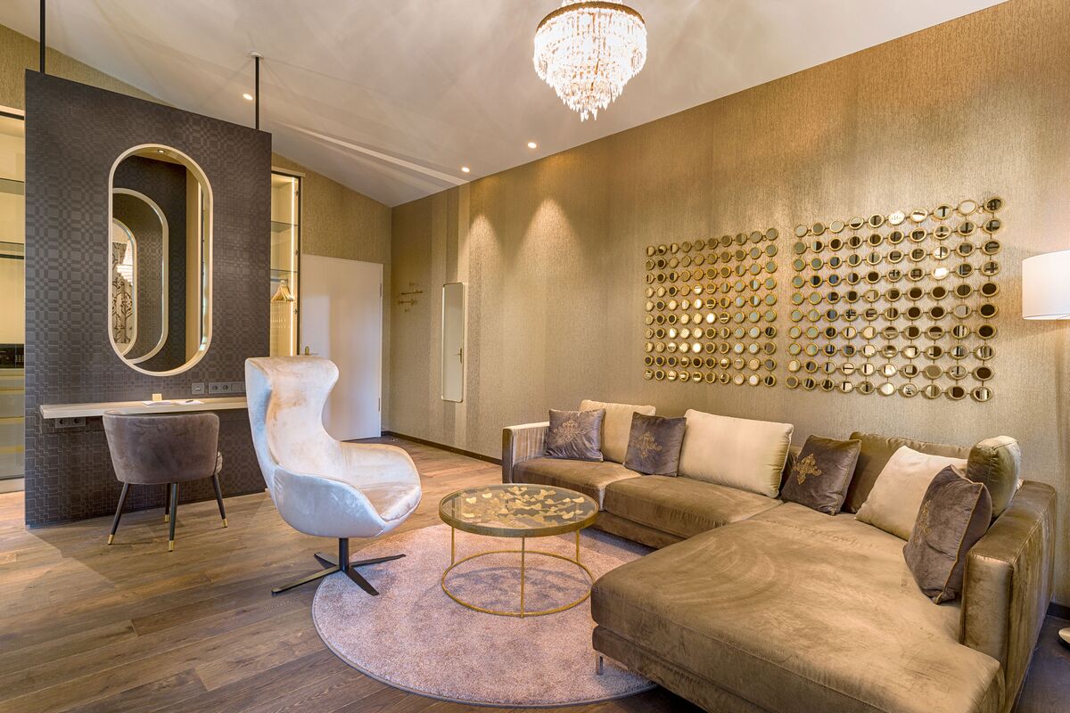 Familienzimmer im Schwarzwaldhaus mit großer Couch