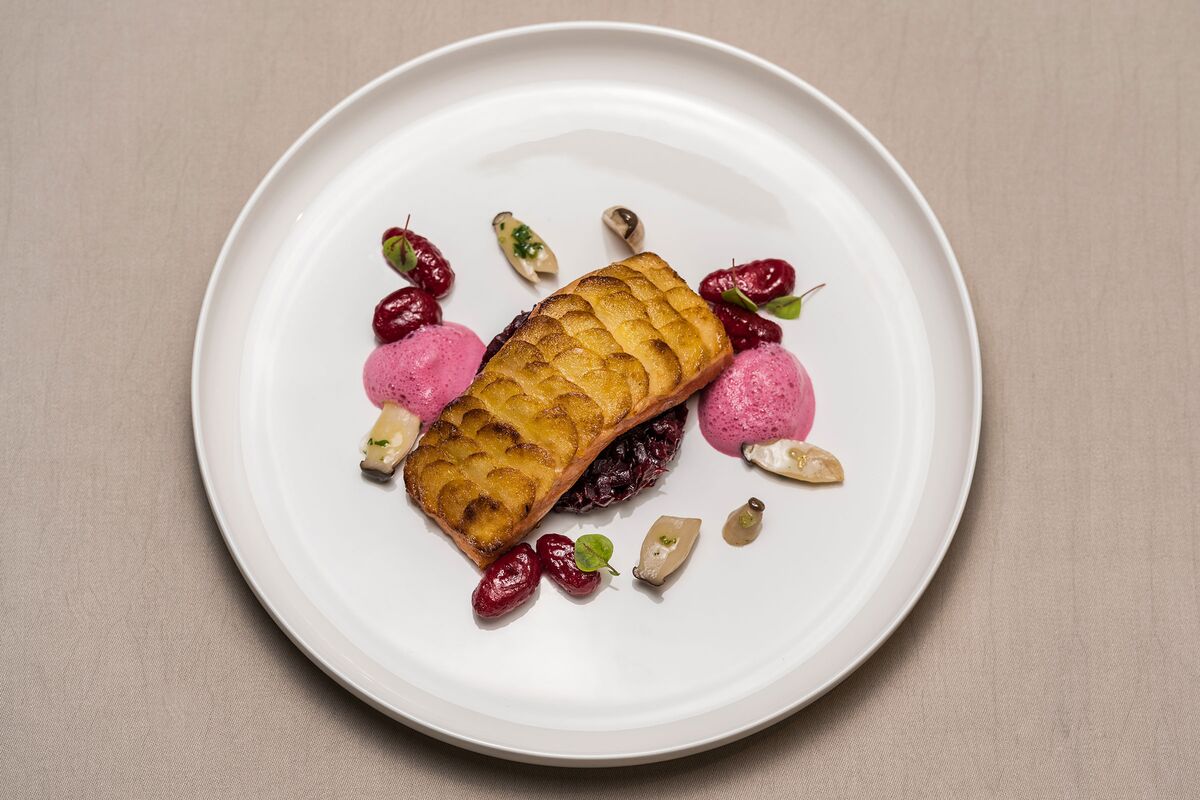 Lachs mit-Kartoffelkruste Rote Beete Duett