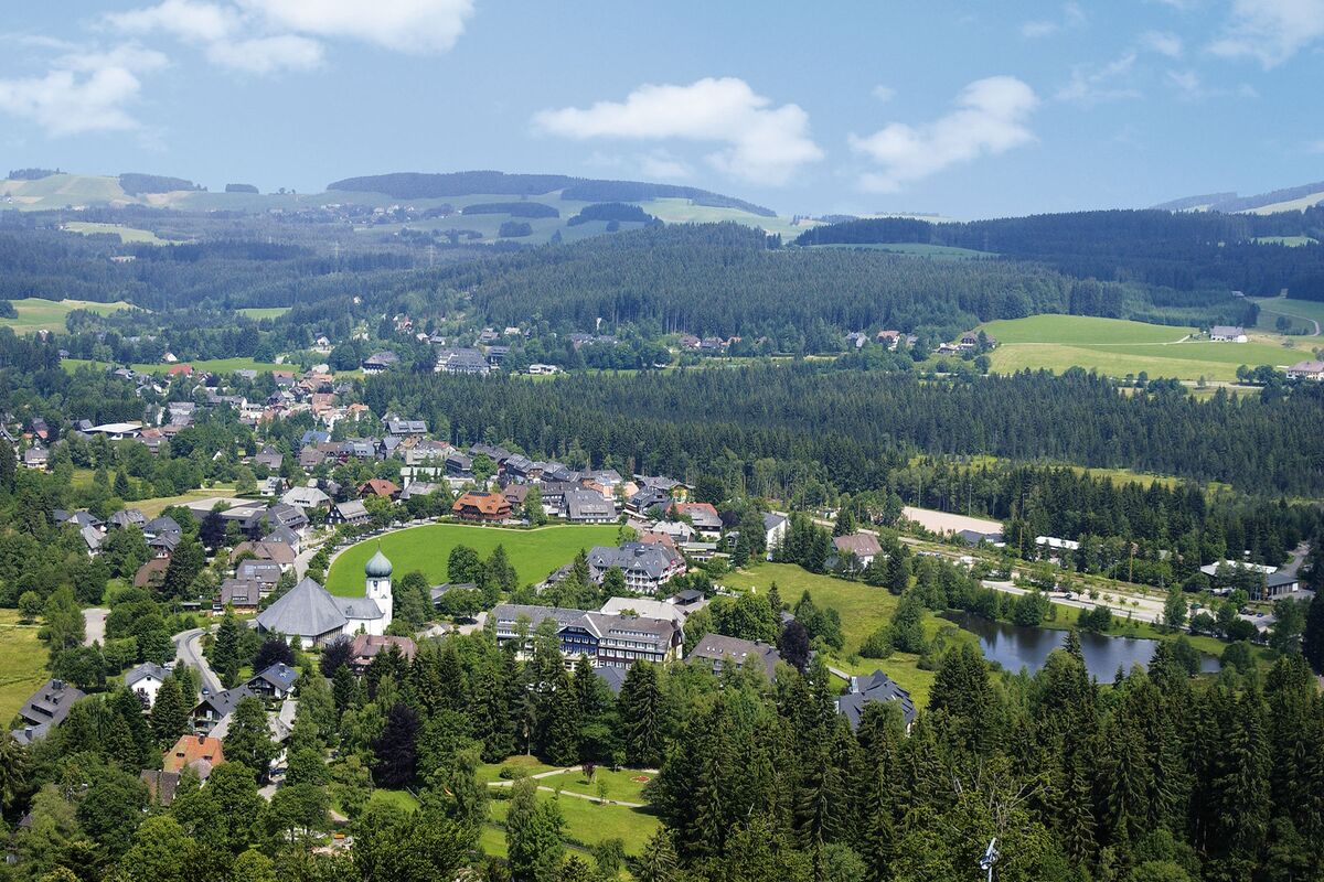 Blick auf Hinterzarten und Hotelgelände