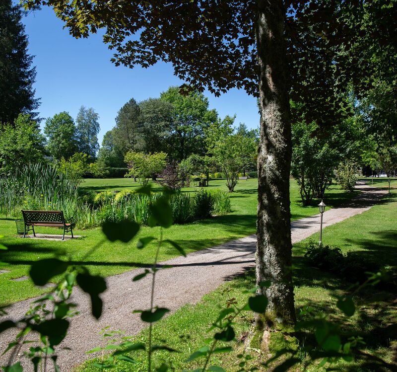 Privater Hotelpark im Parkhotel Adler Privater Hotelpark im Parkhotel Adler