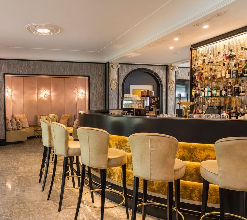 Hochwertige Drinks und Cocktail Hochwertige Drinks und Cocktail an der internen Lobby-Bar