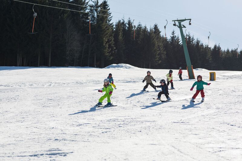Skiing Skiing
