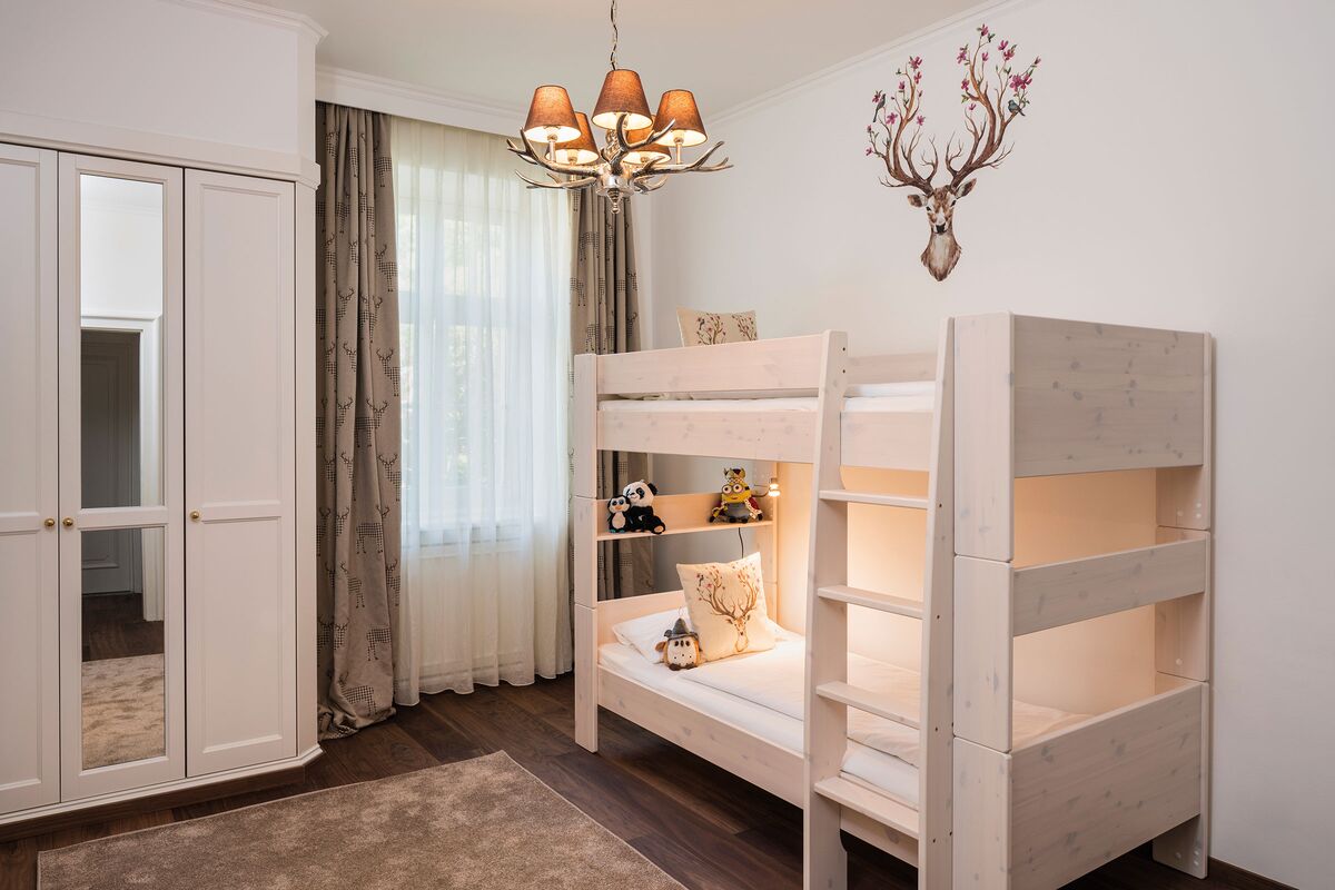 Familiensuite mit großem Kinderbett für zwei