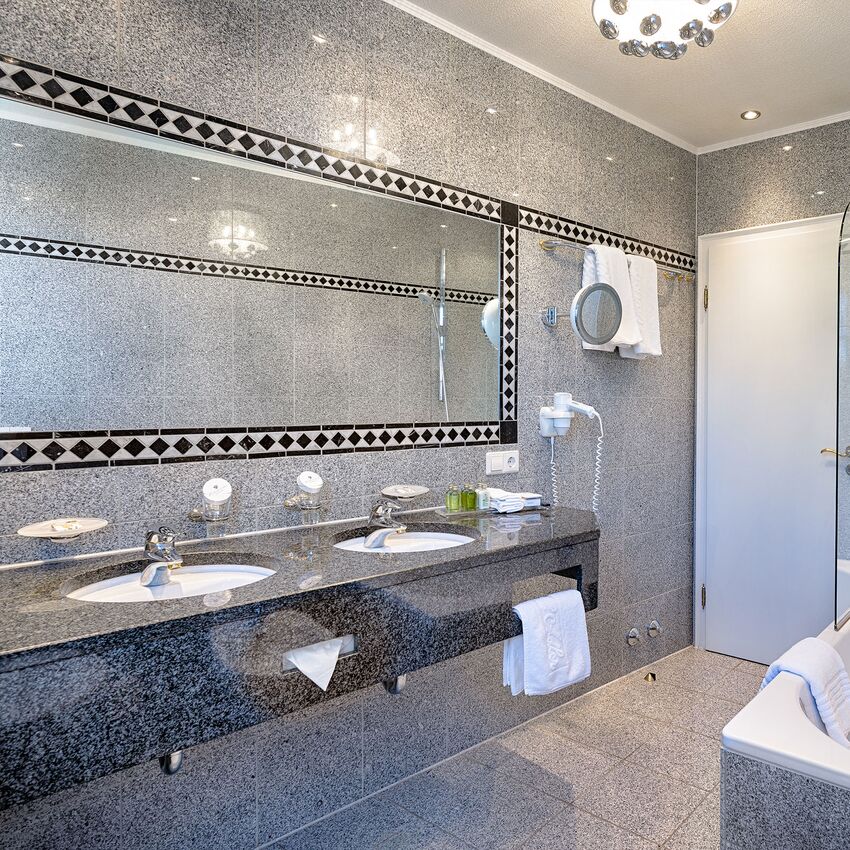 Deluxe Double Room - Bathroom