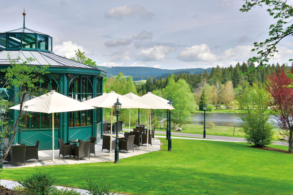 Pavillon Diva mit Blick zum Adlersee im Sommer