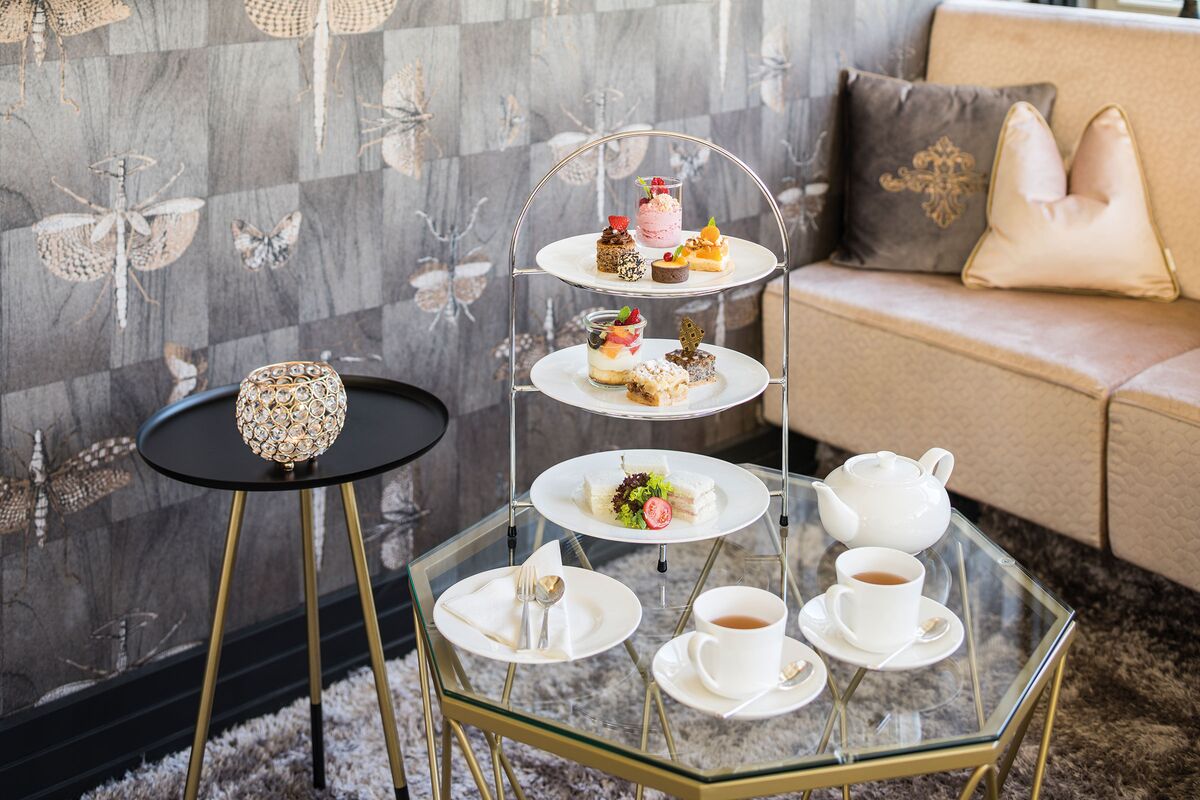 Lobby Tea Time - Element der Genusspension mit Teller
