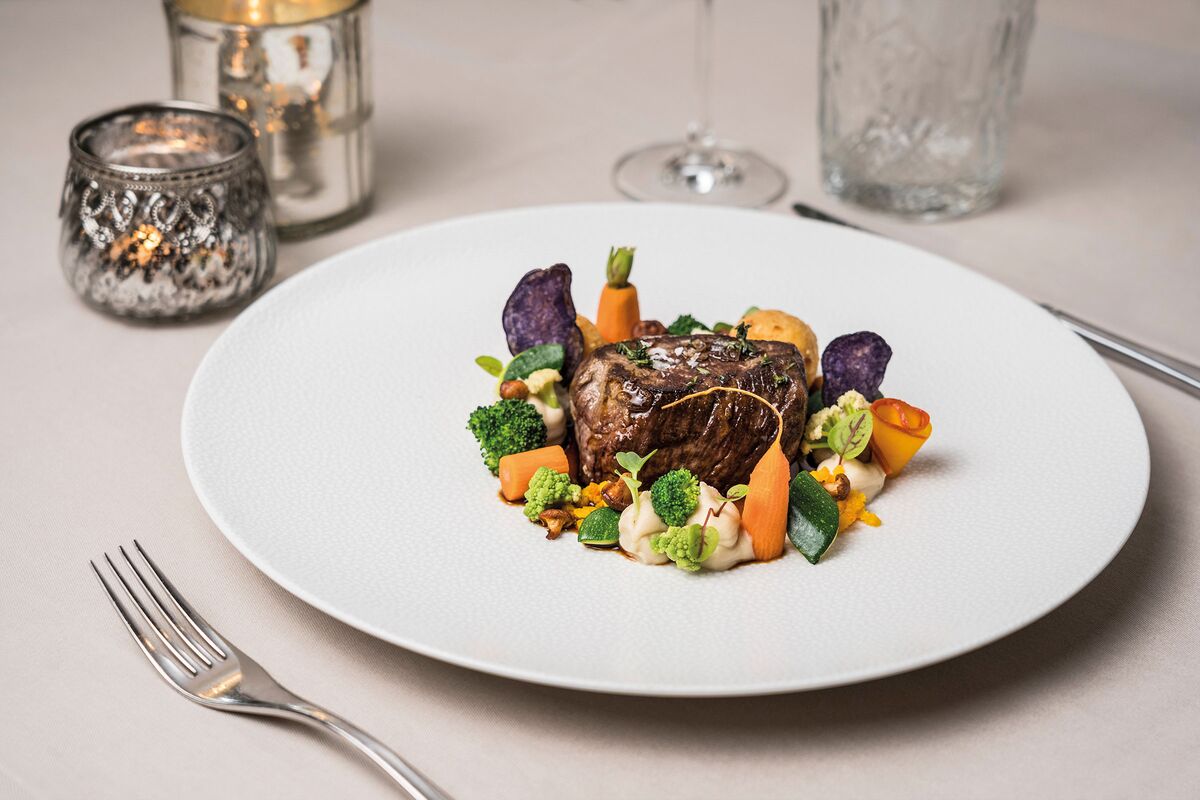Rinderfilet mit Mandelbällchen und Gemüse
